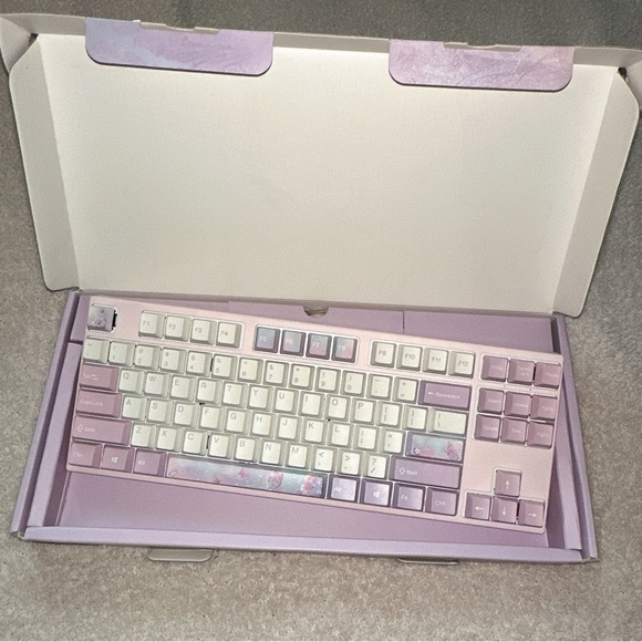 Varmilo Pink & Purple Butterfly Mechanical Keyboard - Picture 7 of 16
